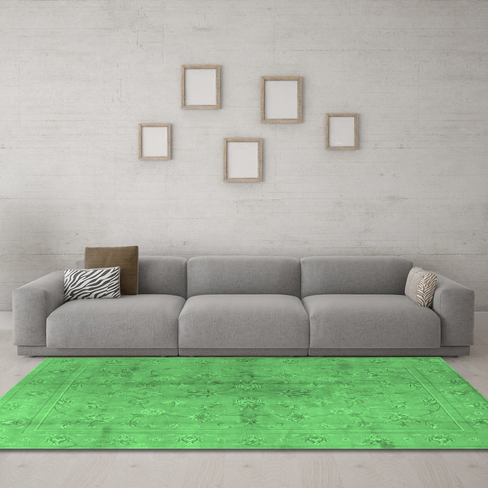 Machine Washable Persian Emerald Green Traditional Area Rugs in a Living Room,, wshtr2054emgrn
