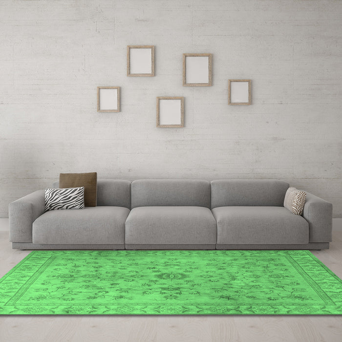 Machine Washable Persian Emerald Green Traditional Area Rugs in a Living Room,, wshtr2055emgrn