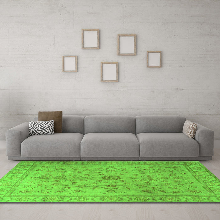 Machine Washable Persian Green Traditional Area Rugs in a Living Room,, wshtr2055grn