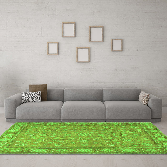 Machine Washable Persian Green Traditional Area Rugs in a Living Room,, wshtr2056grn