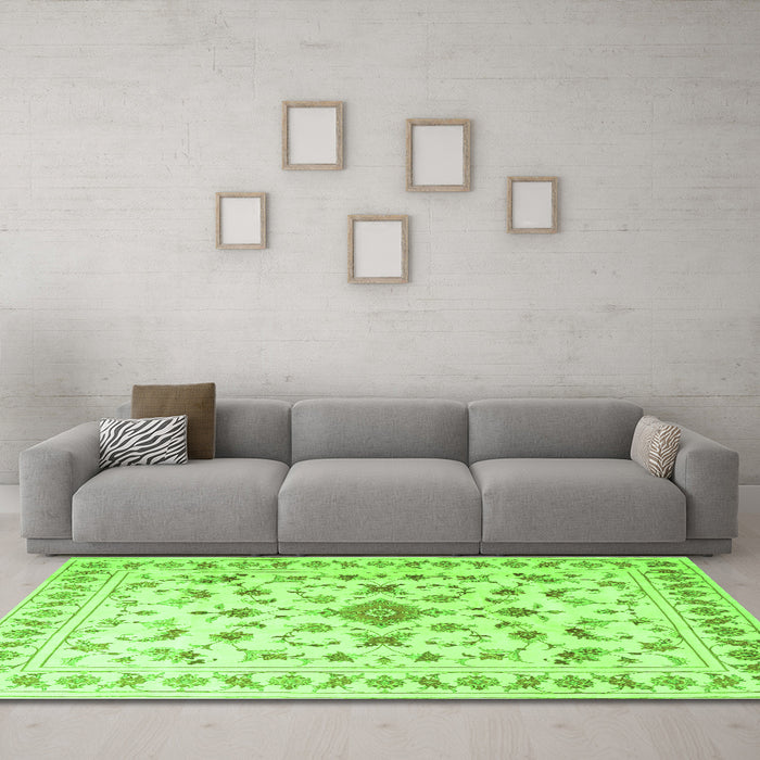 Machine Washable Persian Green Traditional Area Rugs in a Living Room,, wshtr2058grn