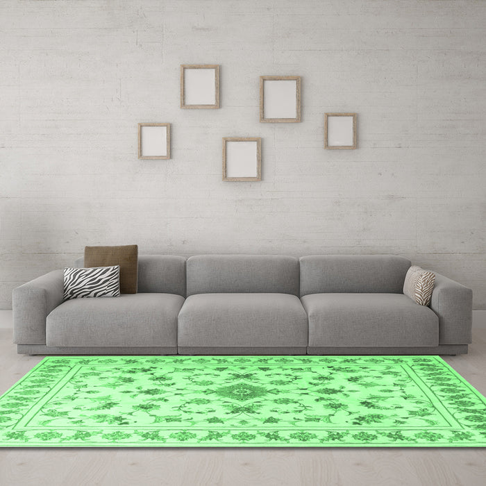 Machine Washable Persian Emerald Green Traditional Area Rugs in a Living Room,, wshtr2058emgrn