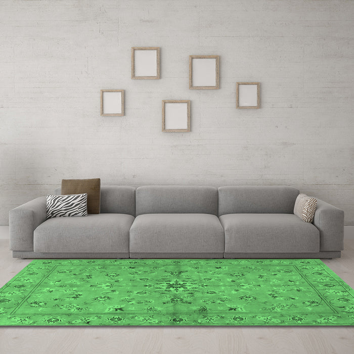 Machine Washable Persian Emerald Green Traditional Area Rugs in a Living Room,, wshtr2059emgrn