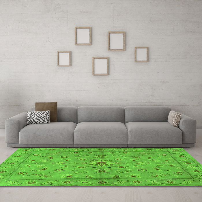 Machine Washable Persian Green Traditional Area Rugs in a Living Room,, wshtr2059grn