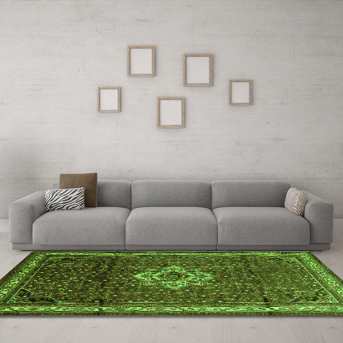 Machine Washable Persian Green Traditional Area Rugs in a Living Room,, wshtr205grn