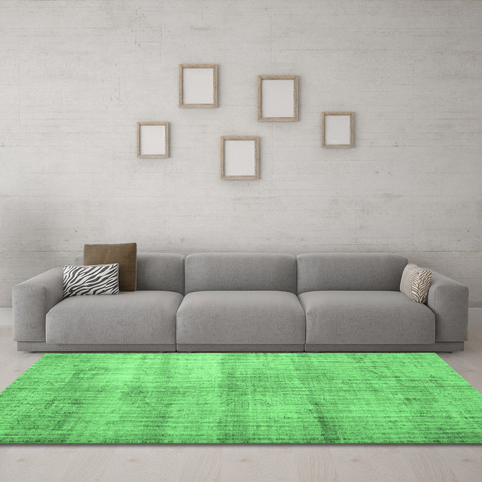 Machine Washable Persian Emerald Green Traditional Area Rugs in a Living Room,, wshtr2063emgrn