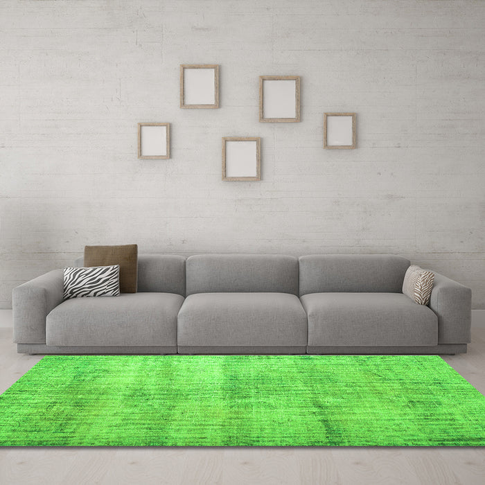 Machine Washable Persian Green Traditional Area Rugs in a Living Room,, wshtr2063grn