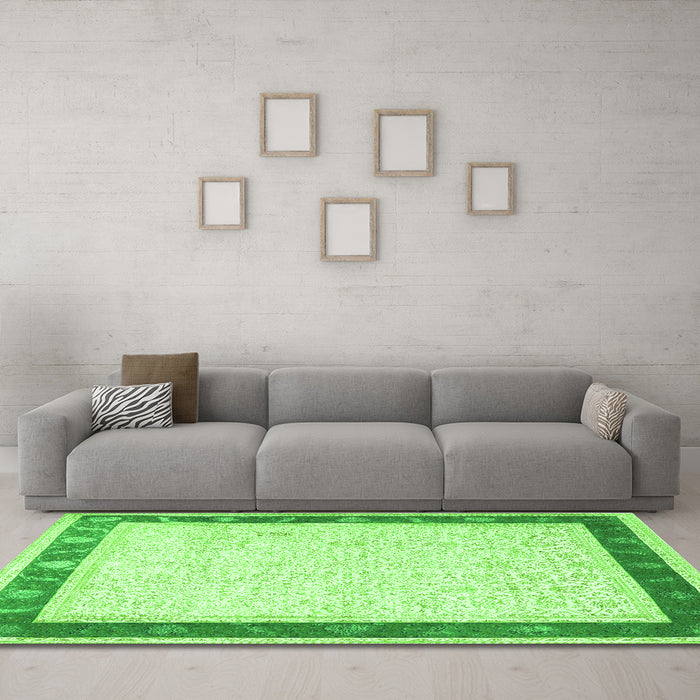 Machine Washable Persian Green Traditional Area Rugs in a Living Room,, wshtr2068grn