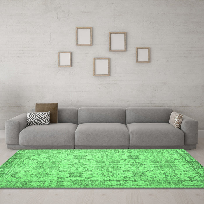 Machine Washable Persian Emerald Green Traditional Area Rugs in a Living Room,, wshtr2072emgrn