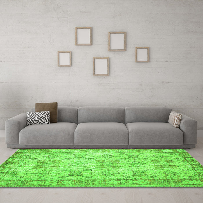Machine Washable Persian Green Traditional Area Rugs in a Living Room,, wshtr2072grn