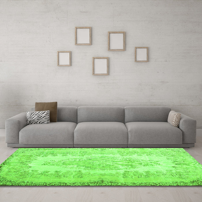 Machine Washable Persian Green Traditional Area Rugs in a Living Room,, wshtr2073grn