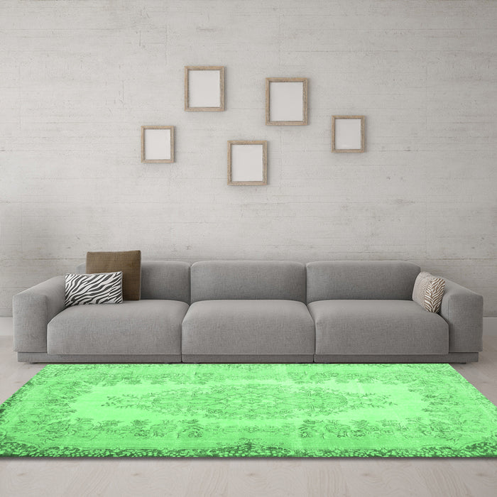 Machine Washable Persian Emerald Green Traditional Area Rugs in a Living Room,, wshtr2073emgrn