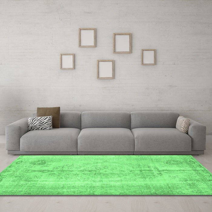 Machine Washable Persian Emerald Green Traditional Area Rugs in a Living Room,, wshtr2074emgrn