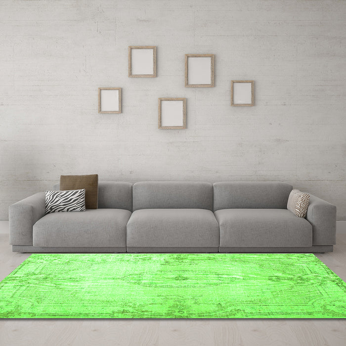 Machine Washable Persian Green Traditional Area Rugs in a Living Room,, wshtr2075grn
