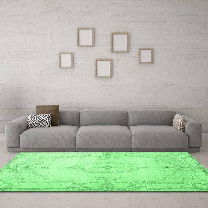 Machine Washable Persian Emerald Green Traditional Area Rugs in a Living Room,, wshtr2075emgrn