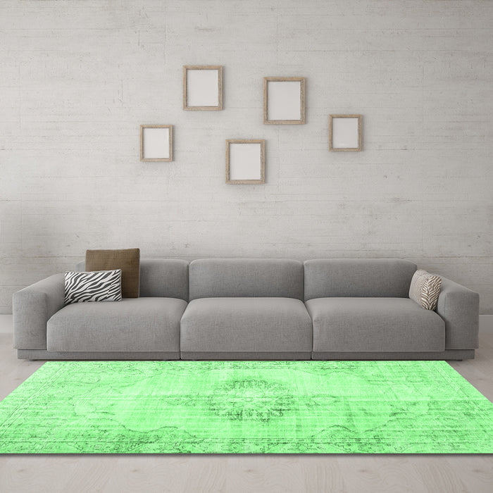 Machine Washable Persian Emerald Green Traditional Area Rugs in a Living Room,, wshtr2080emgrn