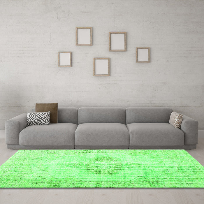 Machine Washable Persian Green Traditional Area Rugs in a Living Room,, wshtr2080grn