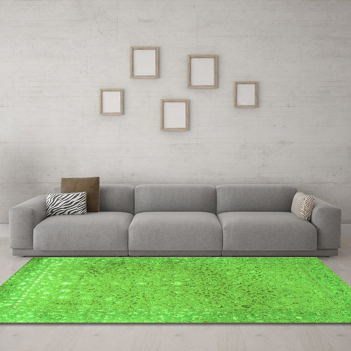 Machine Washable Persian Green Traditional Area Rugs in a Living Room,, wshtr2083grn