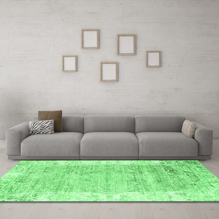 Machine Washable Persian Emerald Green Traditional Area Rugs in a Living Room,, wshtr2086emgrn