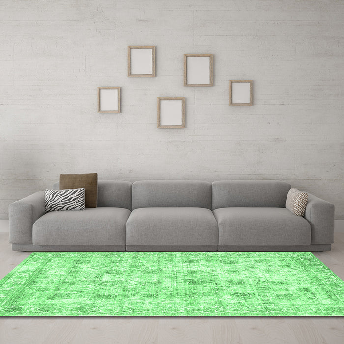 Machine Washable Persian Emerald Green Traditional Area Rugs in a Living Room,, wshtr2087emgrn