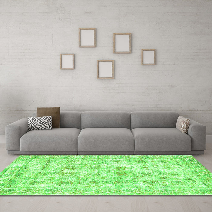Machine Washable Persian Green Traditional Area Rugs in a Living Room,, wshtr2087grn