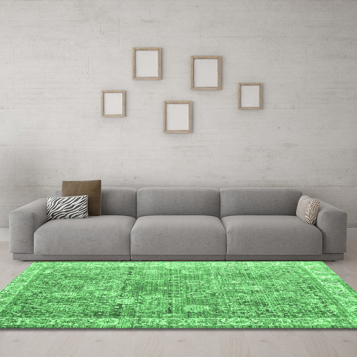 Machine Washable Persian Emerald Green Traditional Area Rugs in a Living Room,, wshtr2088emgrn