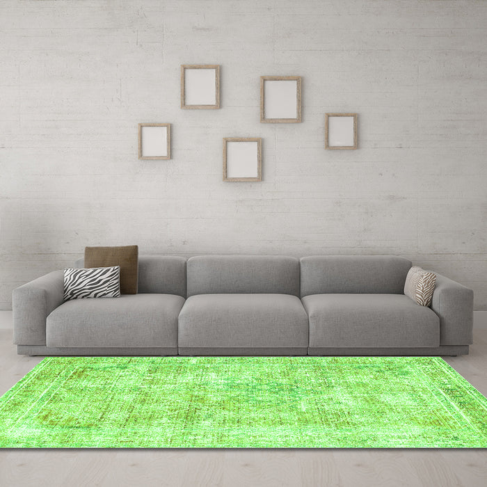 Machine Washable Persian Green Traditional Area Rugs in a Living Room,, wshtr2089grn