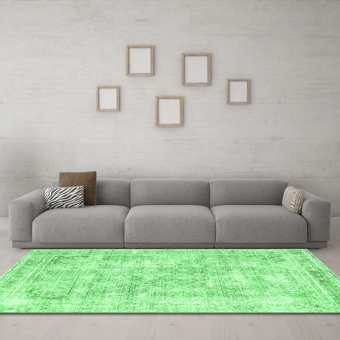 Machine Washable Persian Emerald Green Traditional Area Rugs in a Living Room,, wshtr2089emgrn