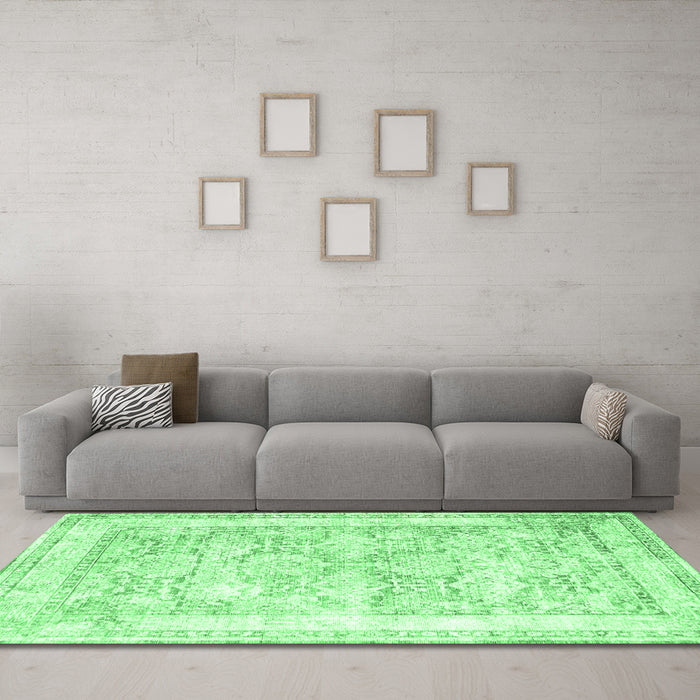Machine Washable Persian Emerald Green Traditional Area Rugs in a Living Room,, wshtr2090emgrn