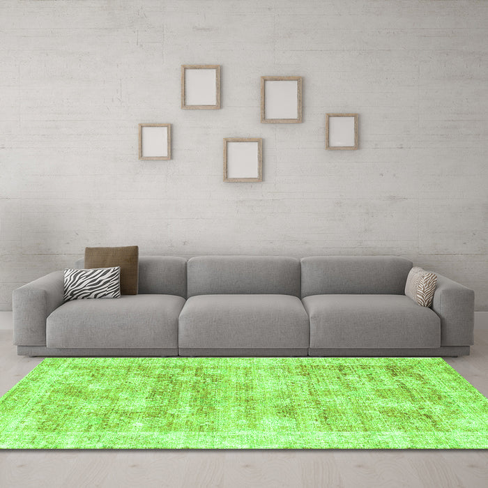 Machine Washable Persian Green Traditional Area Rugs in a Living Room,, wshtr2091grn