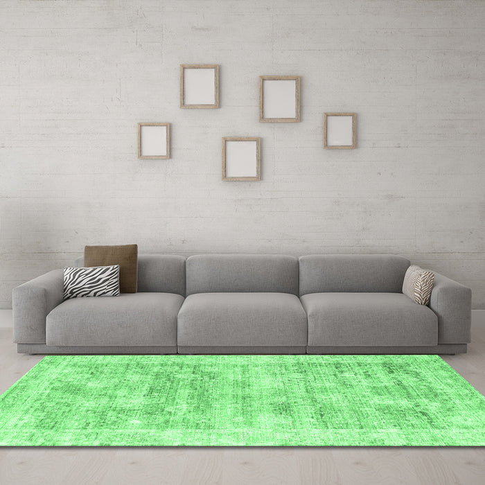 Machine Washable Persian Emerald Green Traditional Area Rugs in a Living Room,, wshtr2091emgrn