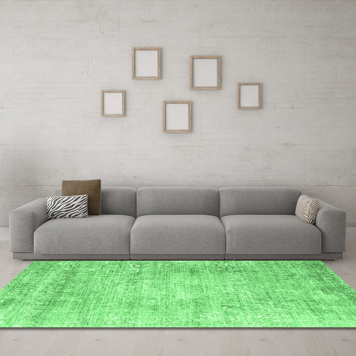 Machine Washable Persian Emerald Green Traditional Area Rugs in a Living Room,, wshtr2092emgrn