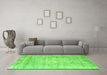 Machine Washable Persian Green Traditional Area Rugs in a Living Room,, wshtr2092grn