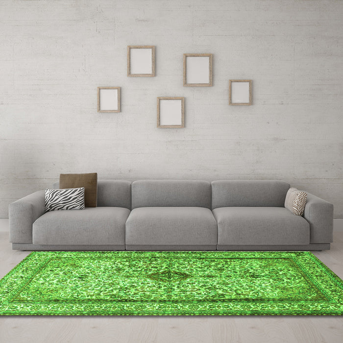 Machine Washable Persian Green Traditional Area Rugs in a Living Room,, wshtr2095grn