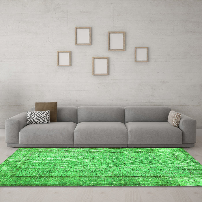 Machine Washable Persian Green Traditional Area Rugs in a Living Room,, wshtr2097grn
