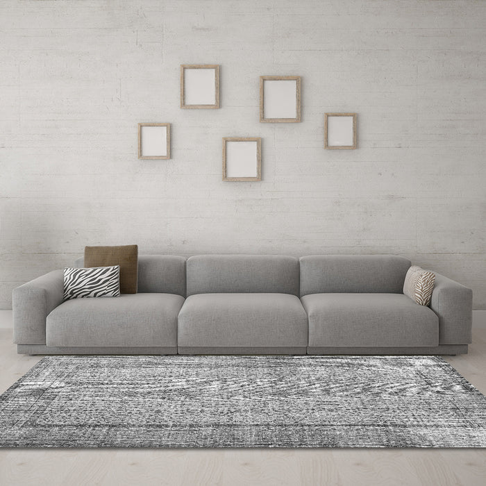 Machine Washable Persian Gray Traditional Rug in a Living Room,, wshtr2097gry