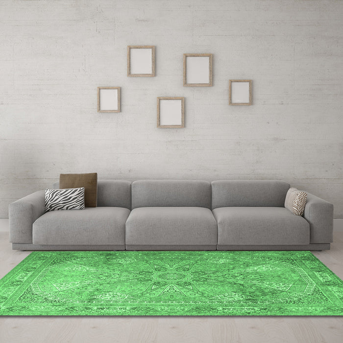 Machine Washable Persian Emerald Green Traditional Area Rugs in a Living Room,, wshtr2099emgrn