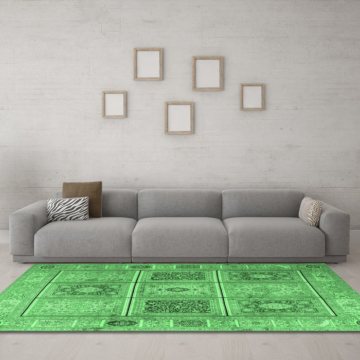 Machine Washable Persian Emerald Green Traditional Area Rugs in a Living Room,, wshtr2100emgrn