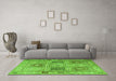 Machine Washable Persian Green Traditional Area Rugs in a Living Room,, wshtr2100grn