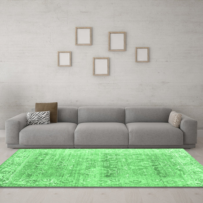 Machine Washable Persian Emerald Green Traditional Area Rugs in a Living Room,, wshtr2101emgrn