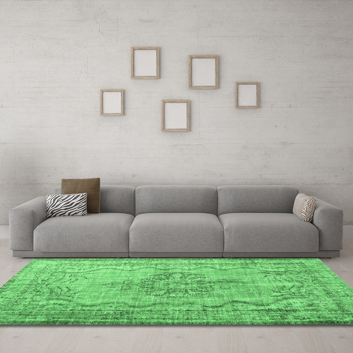 Machine Washable Persian Emerald Green Traditional Area Rugs in a Living Room,, wshtr2103emgrn