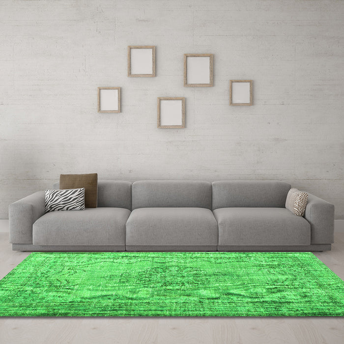 Machine Washable Persian Green Traditional Area Rugs in a Living Room,, wshtr2103grn
