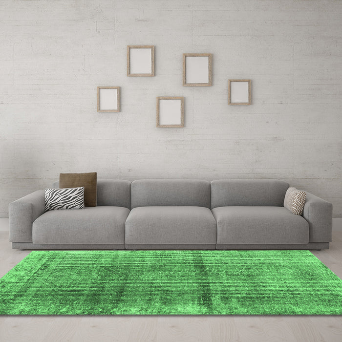 Machine Washable Persian Emerald Green Traditional Area Rugs in a Living Room,, wshtr2104emgrn