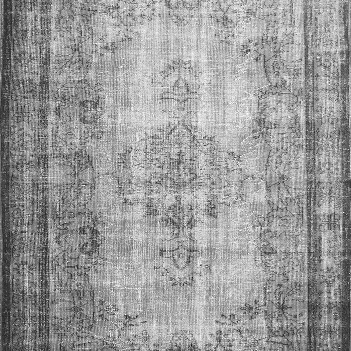 Serging Thickness of Machine Washable Persian Gray Traditional Rug, wshtr2106gry
