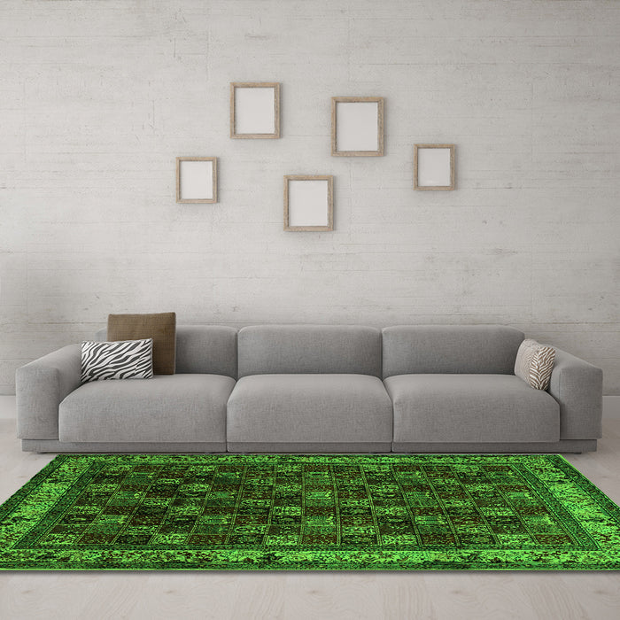 Machine Washable Persian Green Traditional Area Rugs in a Living Room,, wshtr210grn