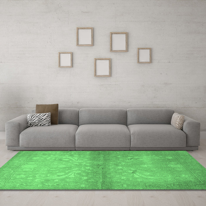 Machine Washable Persian Emerald Green Traditional Area Rugs in a Living Room,, wshtr2112emgrn