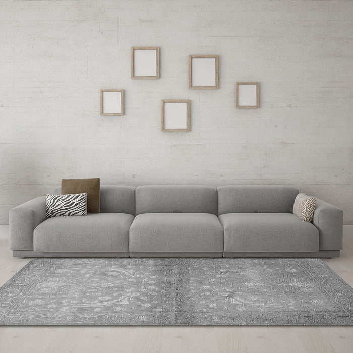 Machine Washable Persian Gray Traditional Rug in a Living Room,, wshtr2112gry