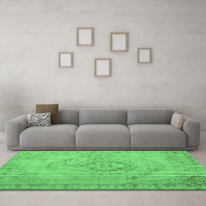 Machine Washable Persian Emerald Green Traditional Area Rugs in a Living Room,, wshtr2113emgrn