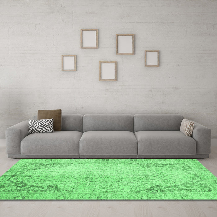 Machine Washable Persian Emerald Green Traditional Area Rugs in a Living Room,, wshtr2114emgrn
