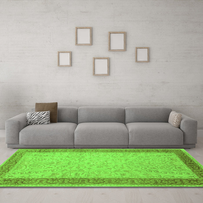 Machine Washable Persian Green Traditional Area Rugs in a Living Room,, wshtr2116grn